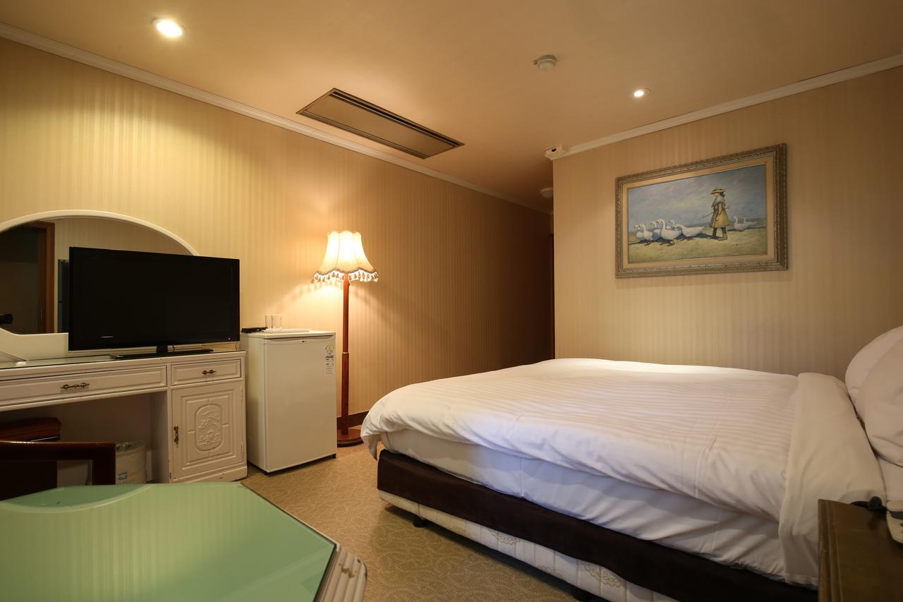 Lake Hills Hotel Songnisan Boeun エクステリア 写真