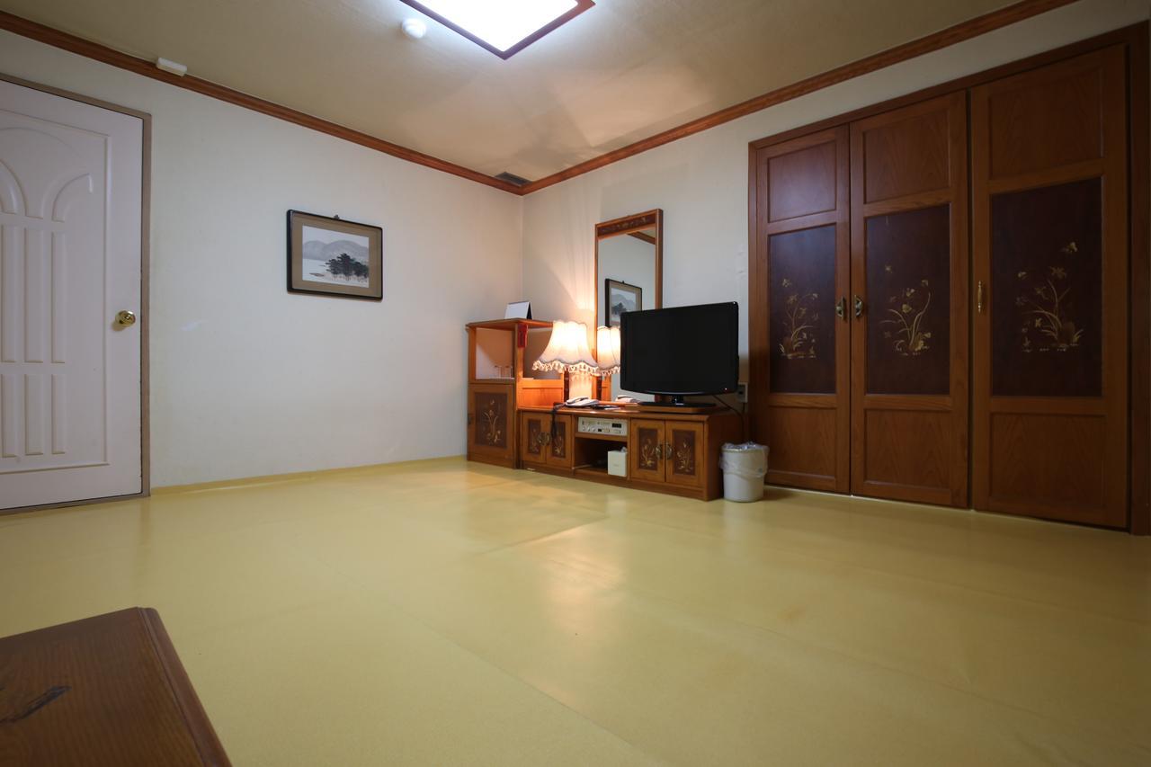 Lake Hills Hotel Songnisan Boeun エクステリア 写真