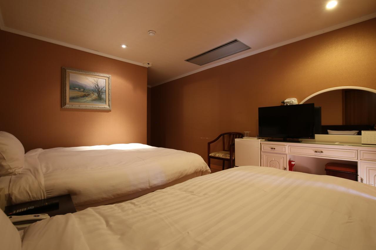 Lake Hills Hotel Songnisan Boeun エクステリア 写真