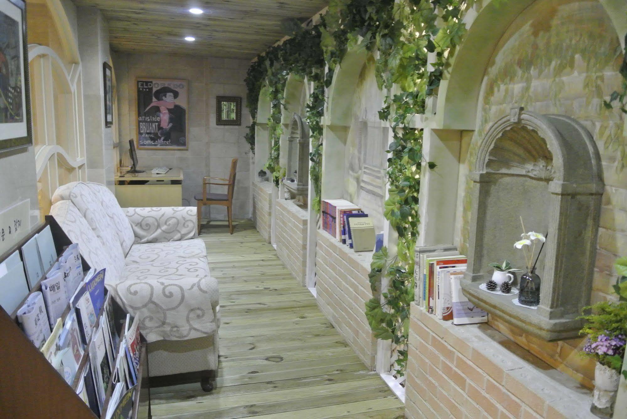 Lake Hills Hotel Songnisan Boeun エクステリア 写真