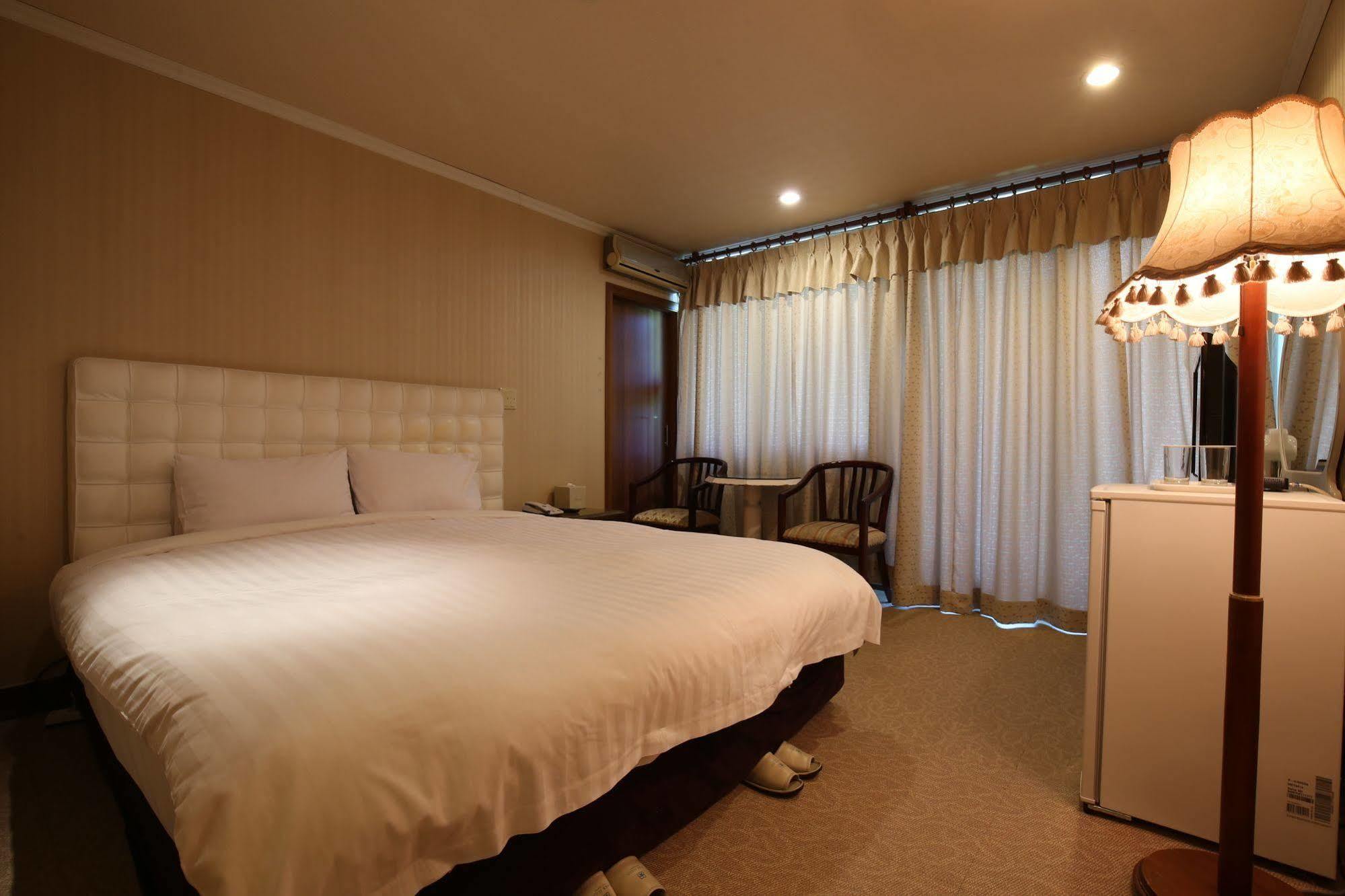 Lake Hills Hotel Songnisan Boeun エクステリア 写真